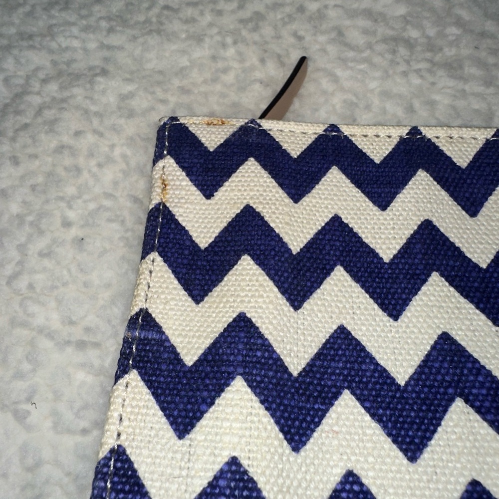 Kate Spade chevron clutch - Picture 4 of 6